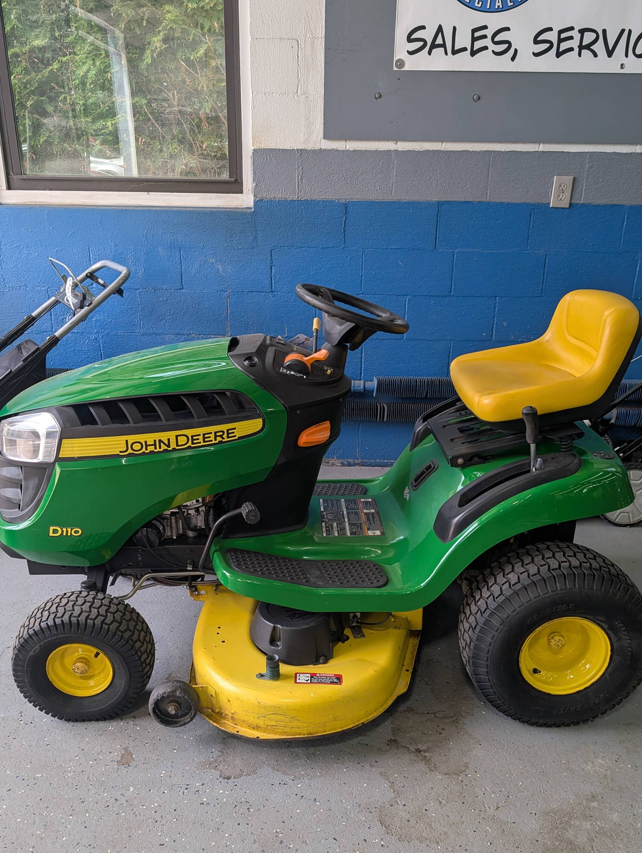 Who Fixes Riding Lawn Mowers: Trusted Experts Near You